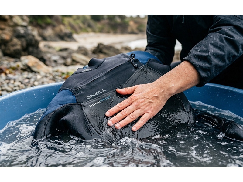 Come conservare la tua muta neoprene (e gli accessori in neoprene)? 