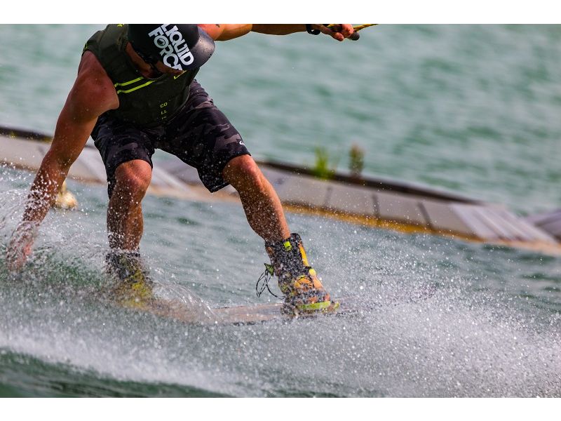 Quali attrezzature e accessori per il wakeboard?