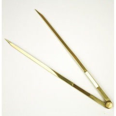 Bussola in ottoneTopomarine , a destra