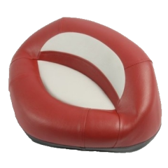 Pike'N Bass si siede comodamente seduto sul sedile rosso