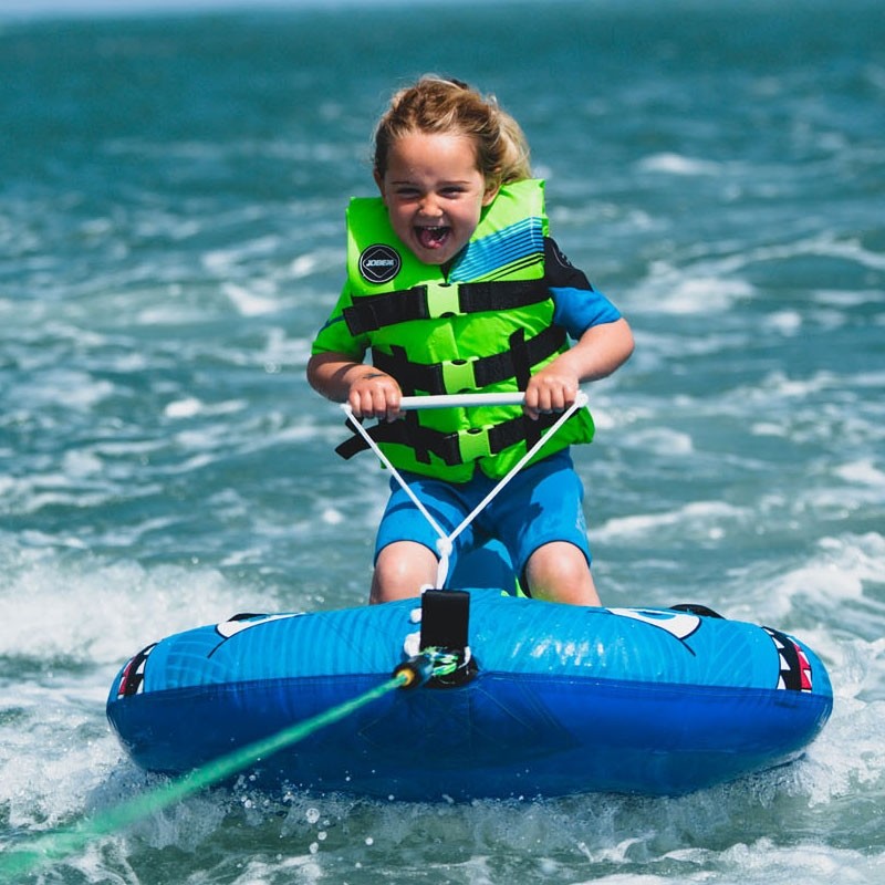 Bou&eacute;e tract&eacute;e shark enfant