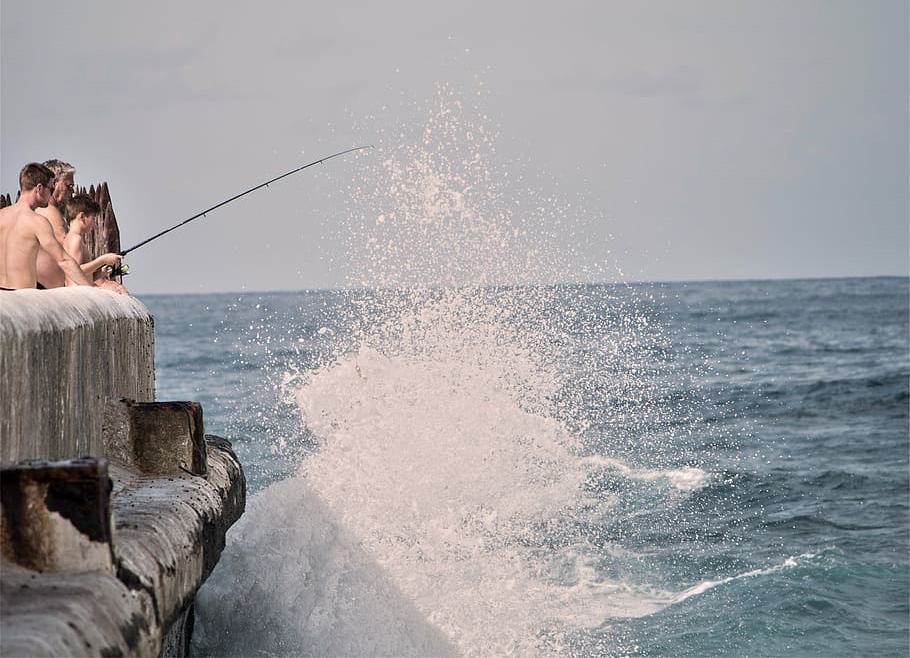 Pesca con canna da surfcasting casting