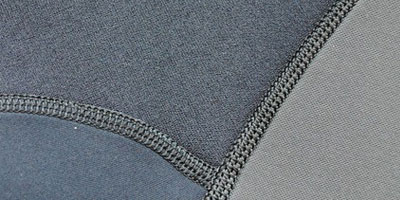 Combinaison surf sans couture sous les bras et les épaules